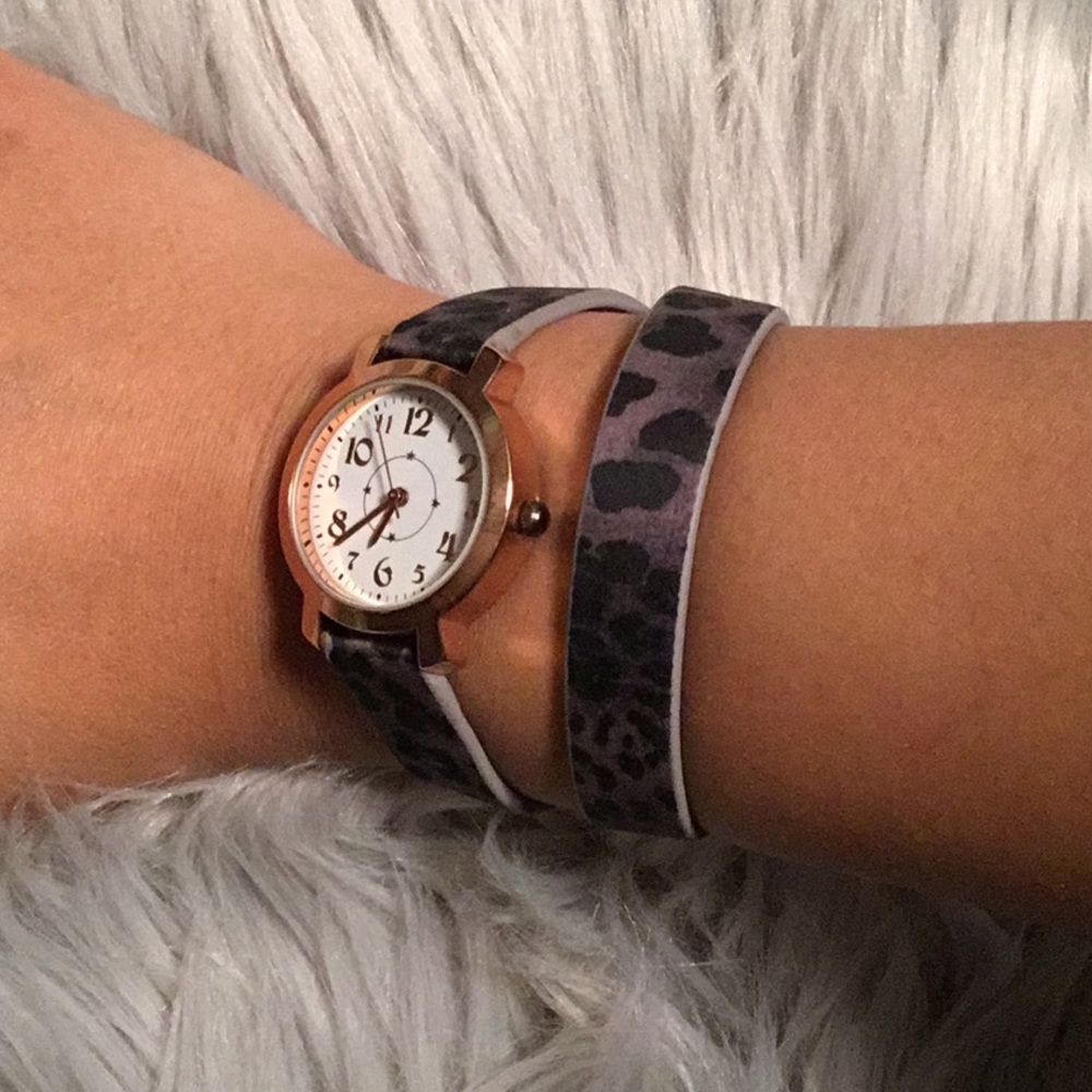 💋Gray leopard wrap around watch💋